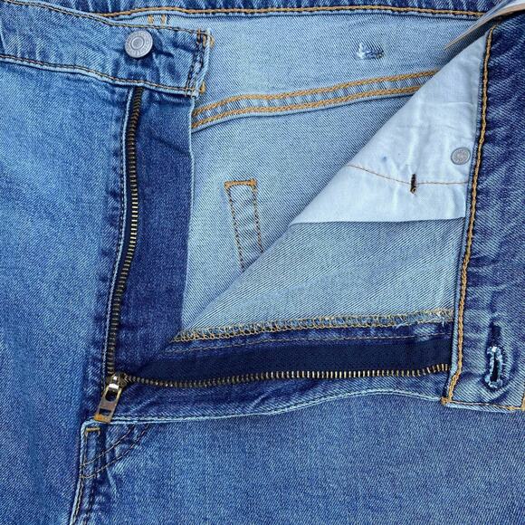 New Levi's 412 Men's Stretch Ripped Medium Wash Bermuda Slim Denim Shorts 40 - Picture 5 of 7